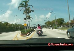Chyna Rojo petardas de peruanas en el capó