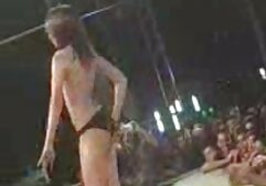 De rodillas peruanas cachando en telo y con la boca llena, Ai hace una mamada