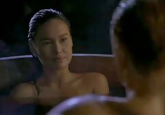 Sexy Milf con grandes pechos naturales se frota anal casero peruano el coño y las tetas